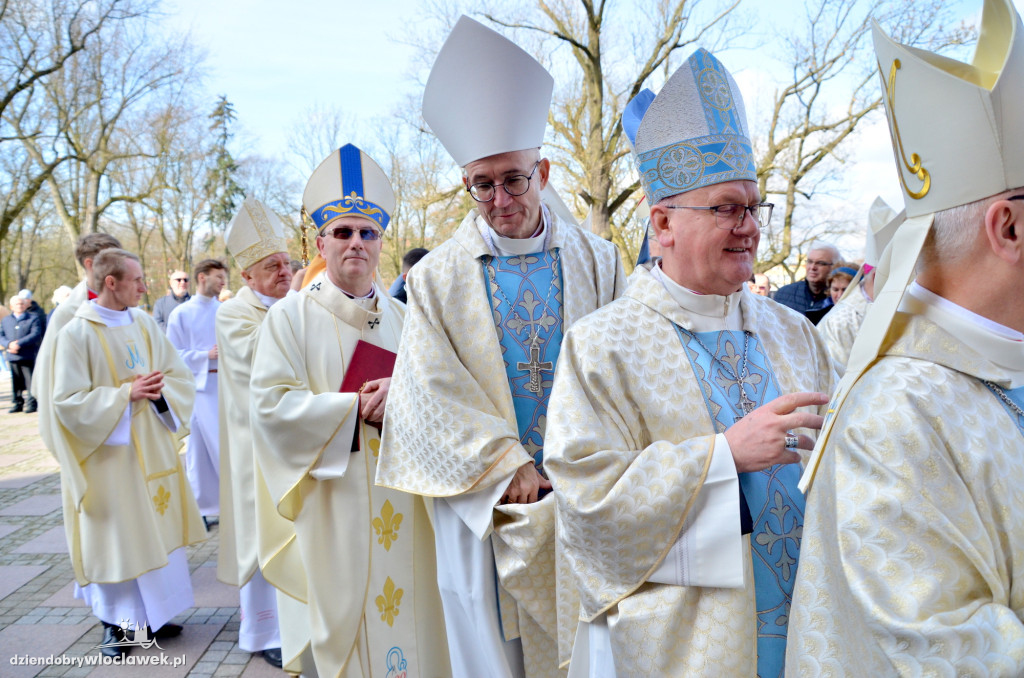 Prymas Polak i kardynał Nycz w katedrze
