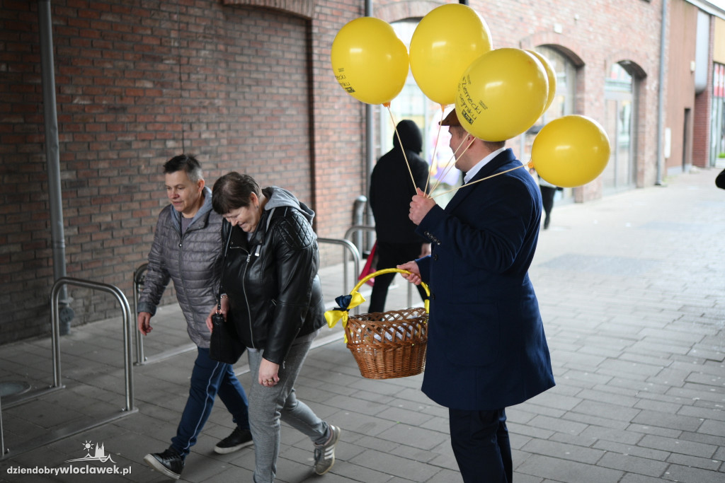 Kandydat Trzeciej Drogi rozdawał jajka wielkanocne