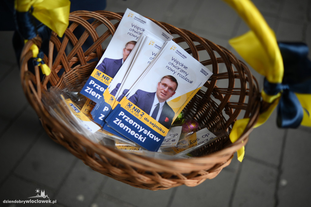 Kandydat Trzeciej Drogi rozdawał jajka wielkanocne