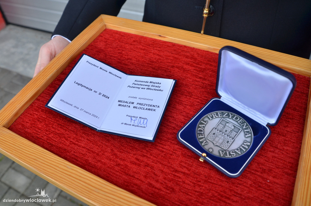Strażacy otrzymali medal Prezydenta Włocławka