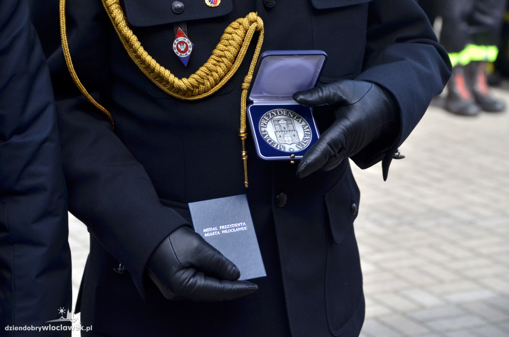 Strażacy otrzymali medal Prezydenta Włocławka