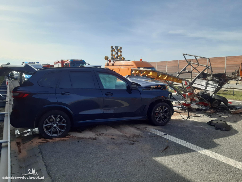 BMW uderzyło w przyczepę na A1 pod Włocławkiem