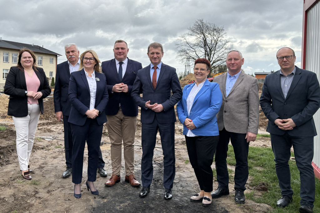 Minister Raś oglądał inwestycje sportowe