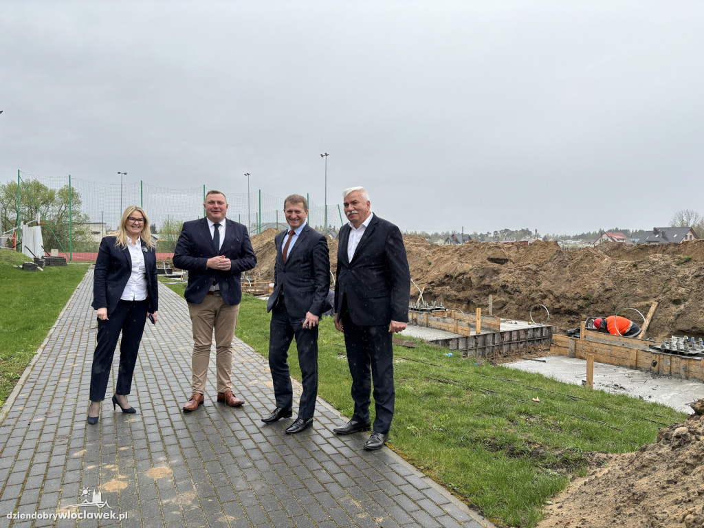 Minister Raś oglądał inwestycje sportowe