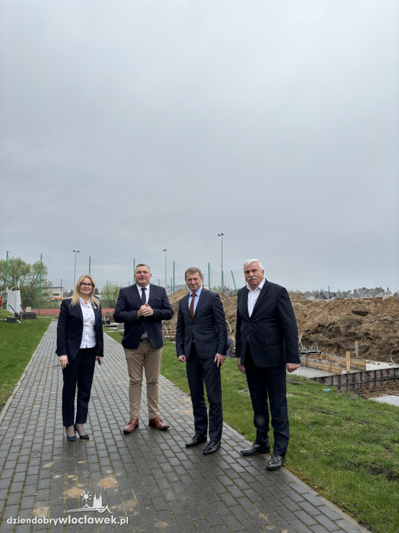 Minister Raś oglądał inwestycje sportowe