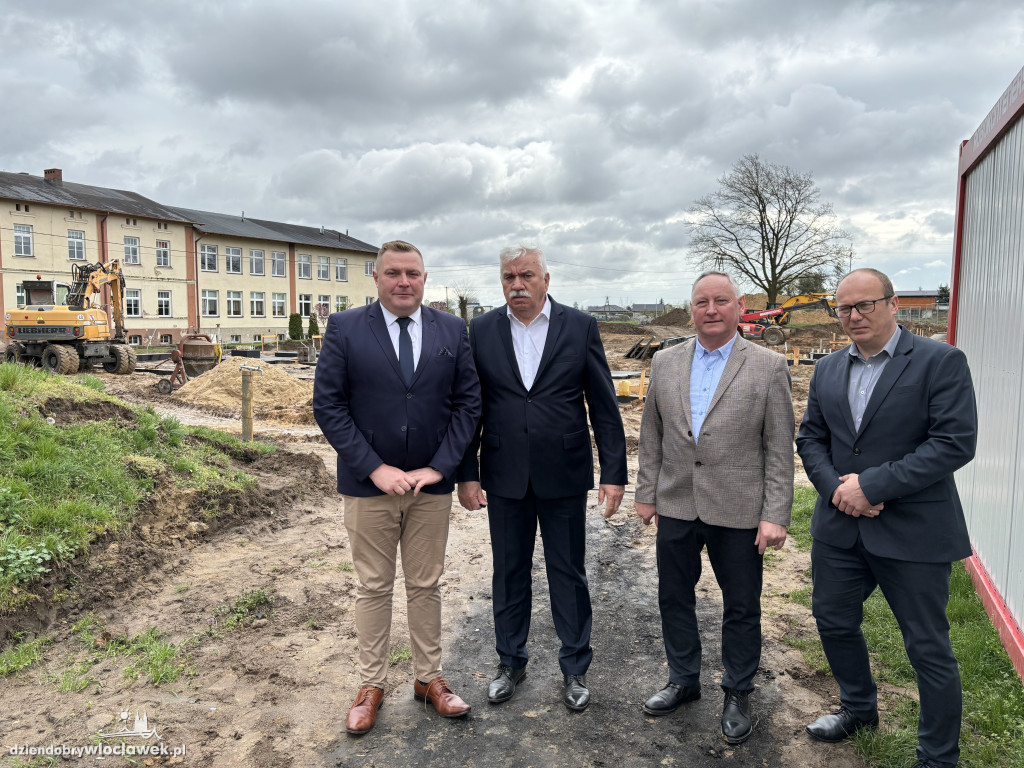 Minister Raś oglądał inwestycje sportowe