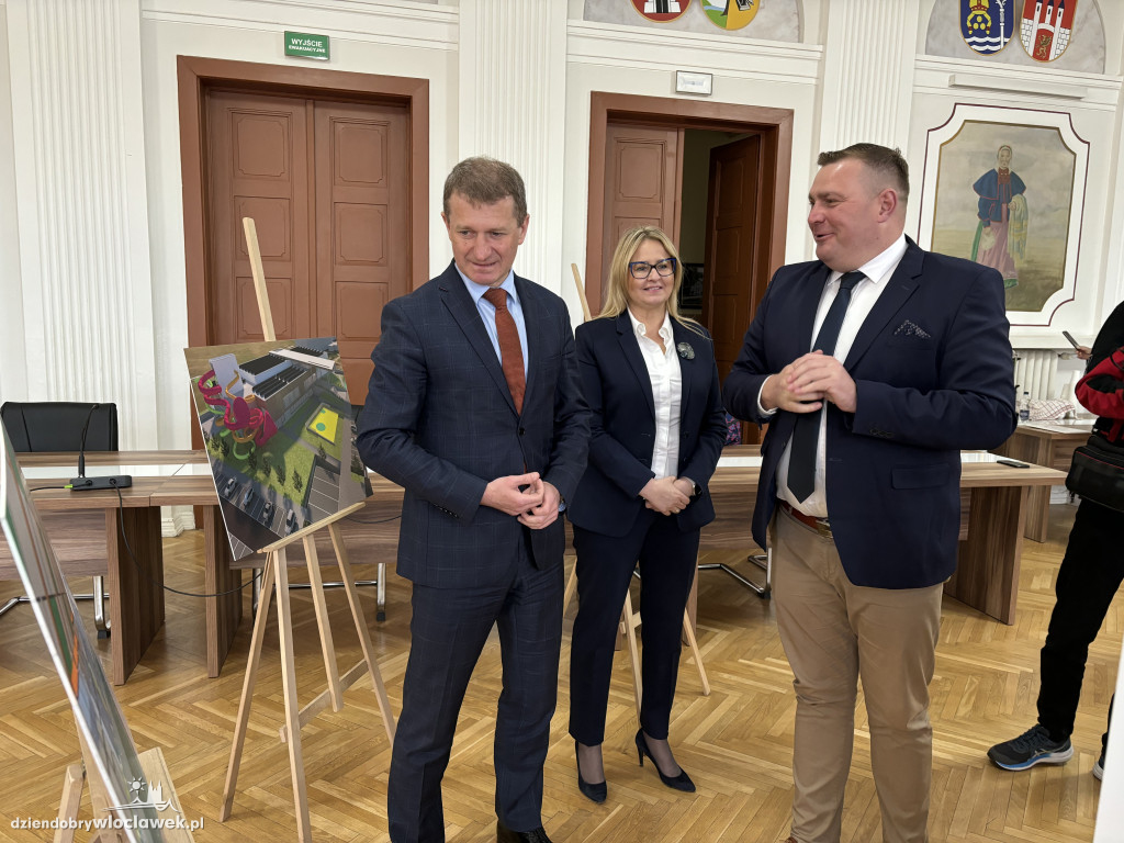 Minister Raś oglądał inwestycje sportowe