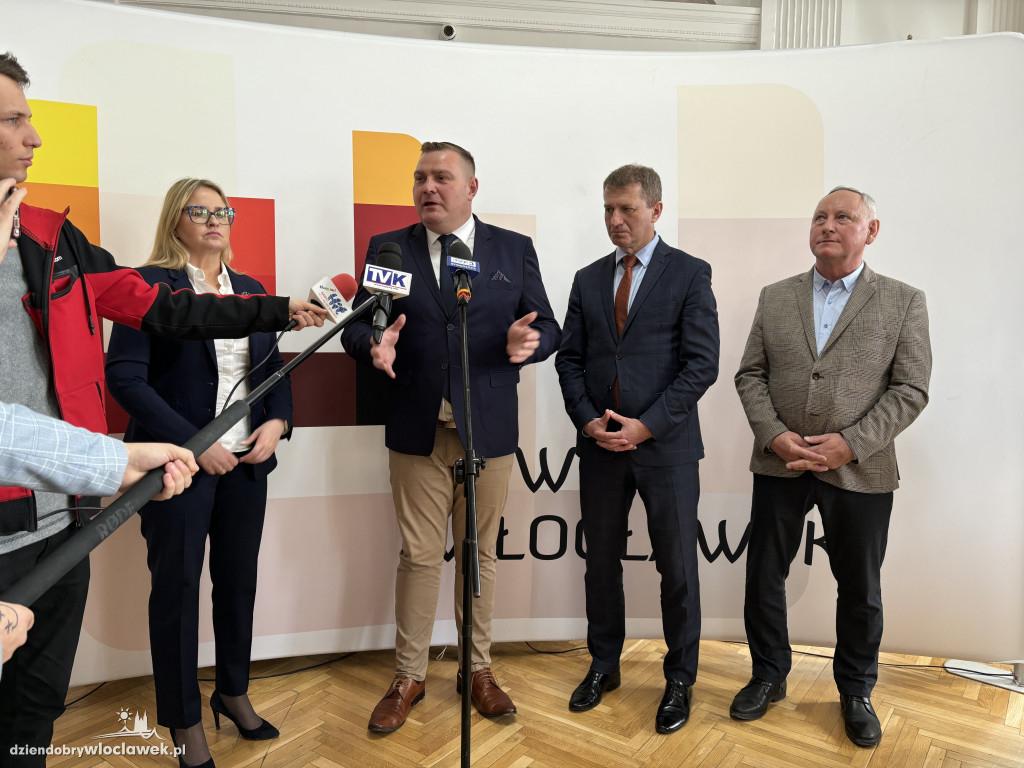 Minister Raś oglądał inwestycje sportowe
