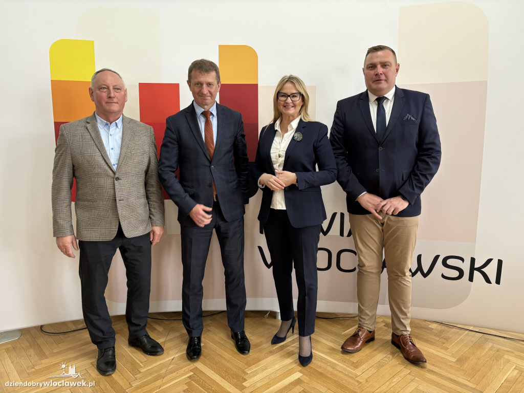Minister Raś oglądał inwestycje sportowe