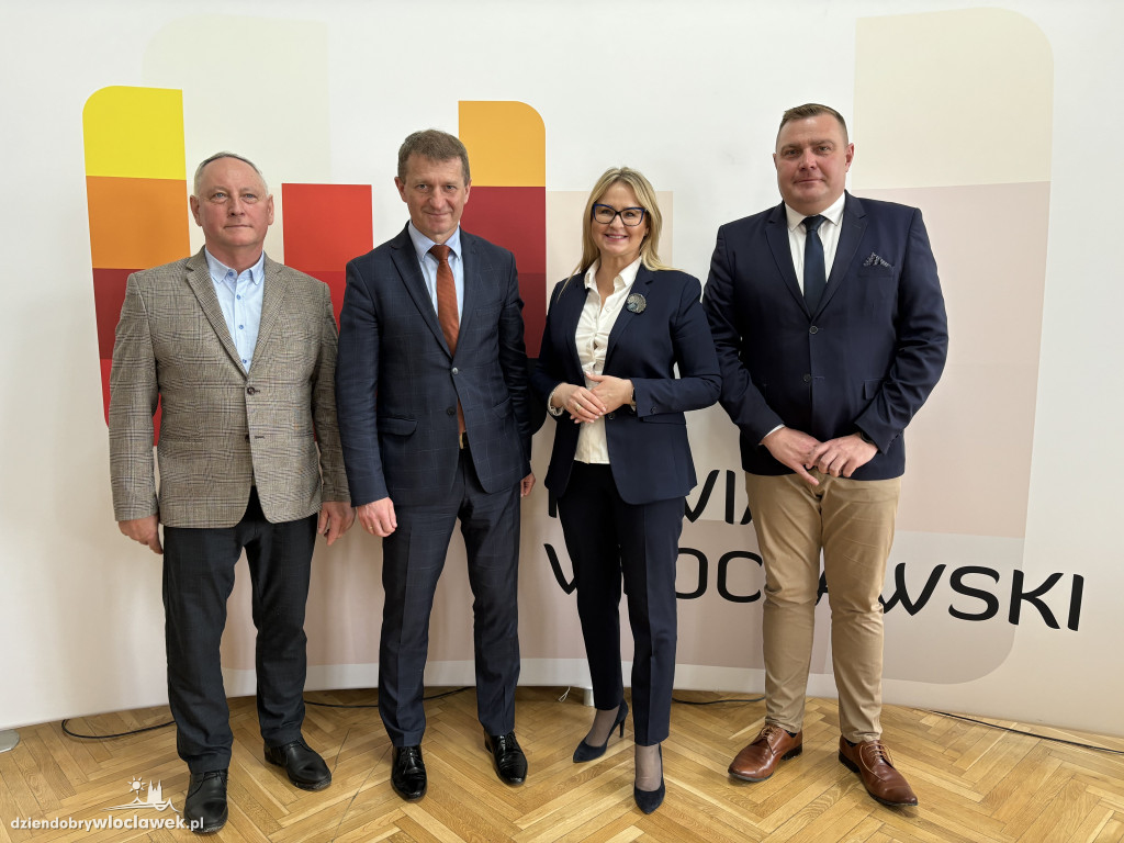 Minister Raś oglądał inwestycje sportowe