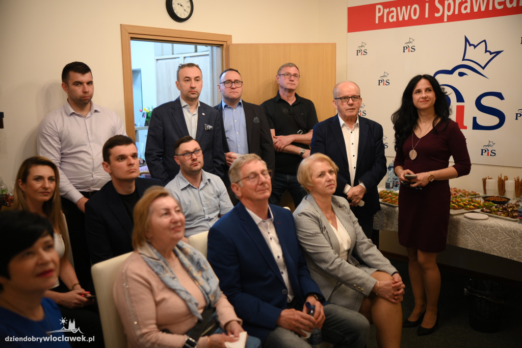 Wieczór wyborczy w biurze poselskim PiS