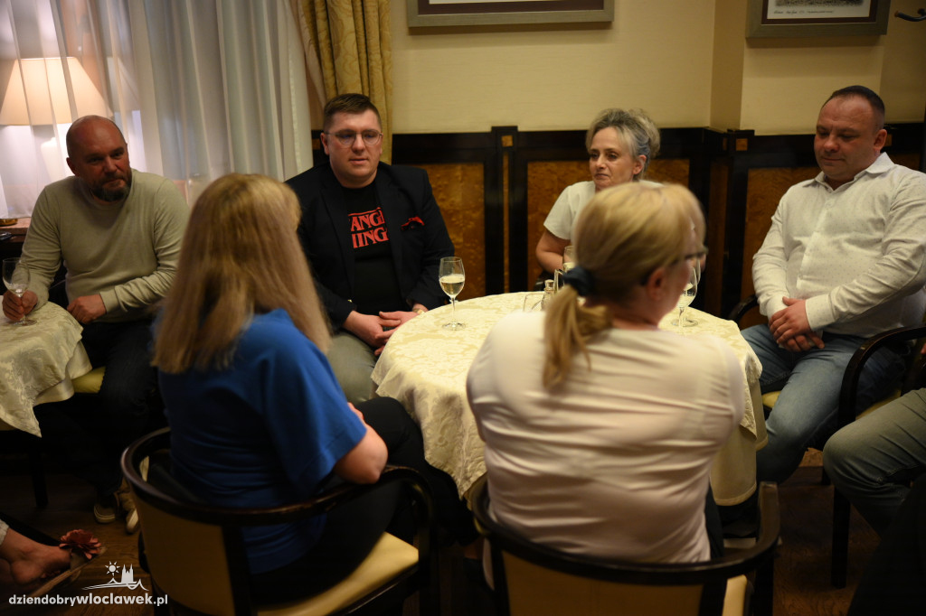 Wieczór wyborczy w Hotelu Victoria
