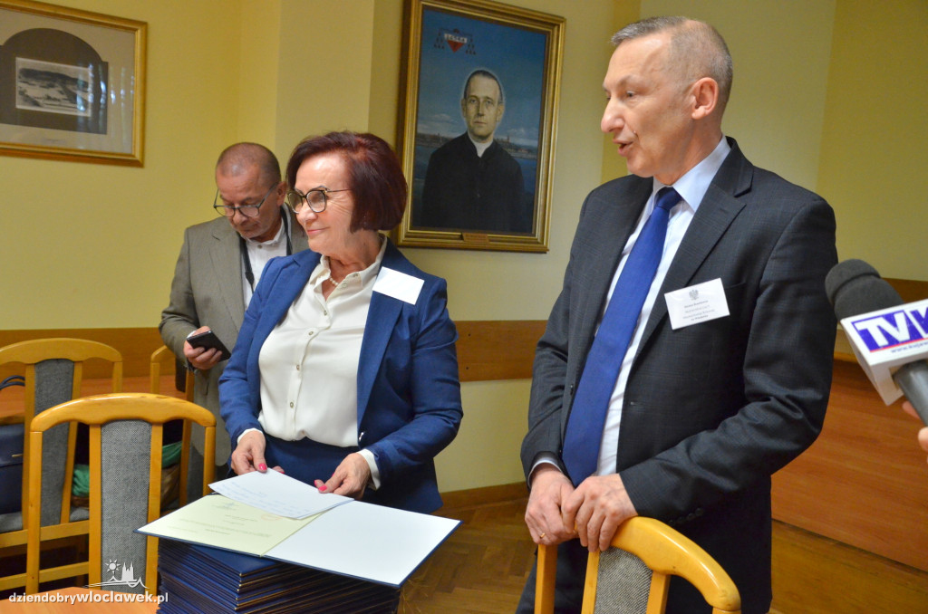 Nowi miejscy radni odebrali zaświadczenia o wyborze