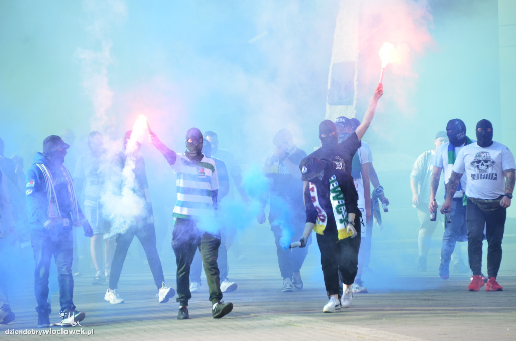 Kibice Anwilu w drodze na derby