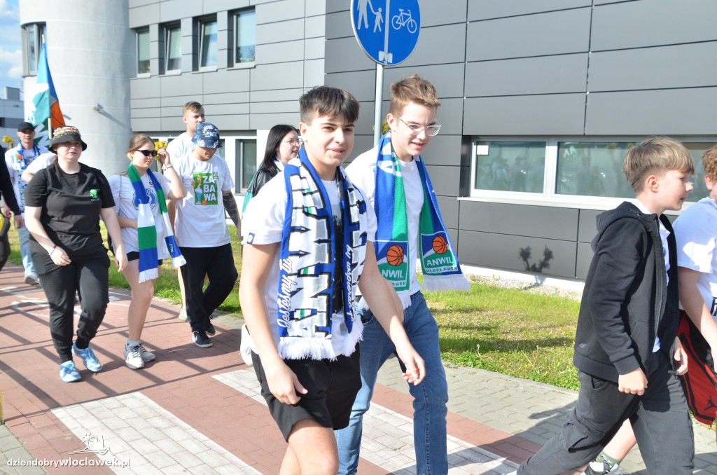 Kibice Anwilu w drodze na derby