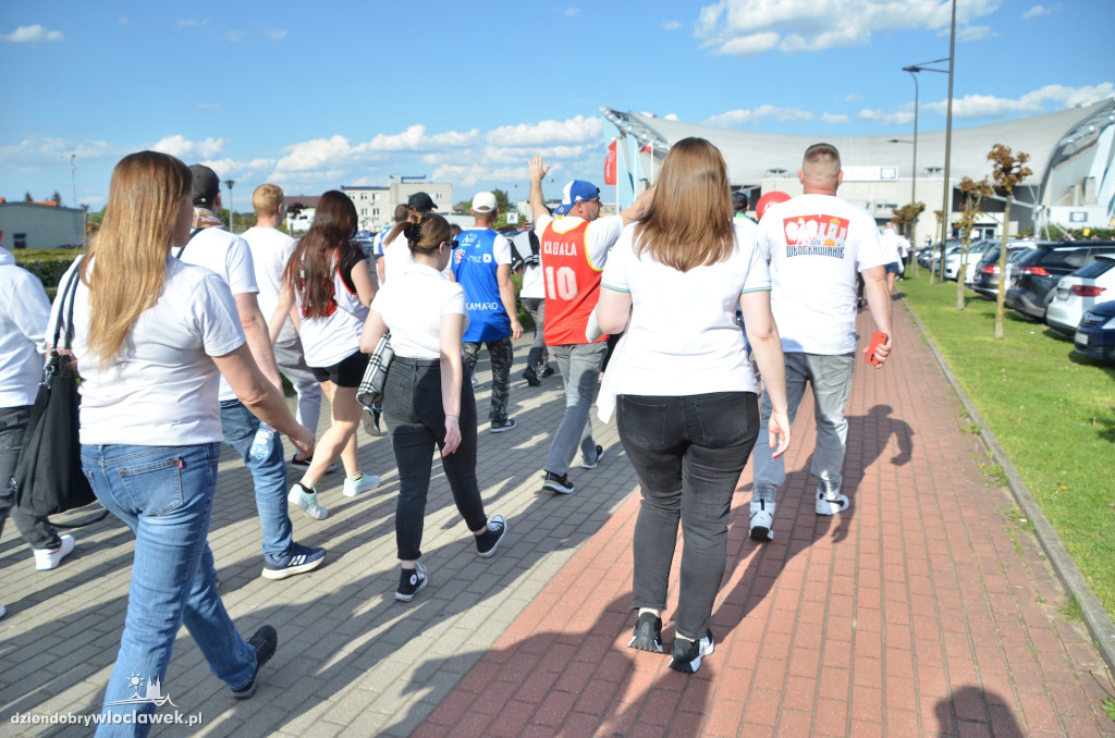 Kibice Anwilu w drodze na derby