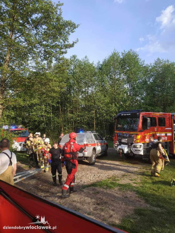 Poszukiwania 16-latka w jeziorze Skoki