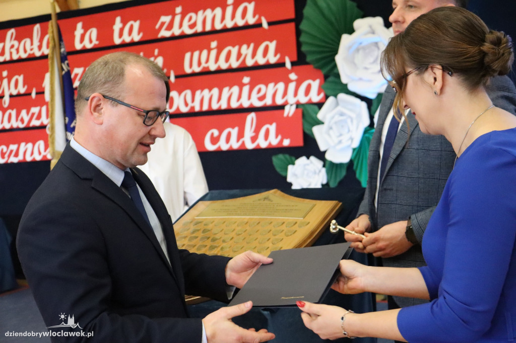 Nadanie imienia szkole podstawowej w Wilkowicach