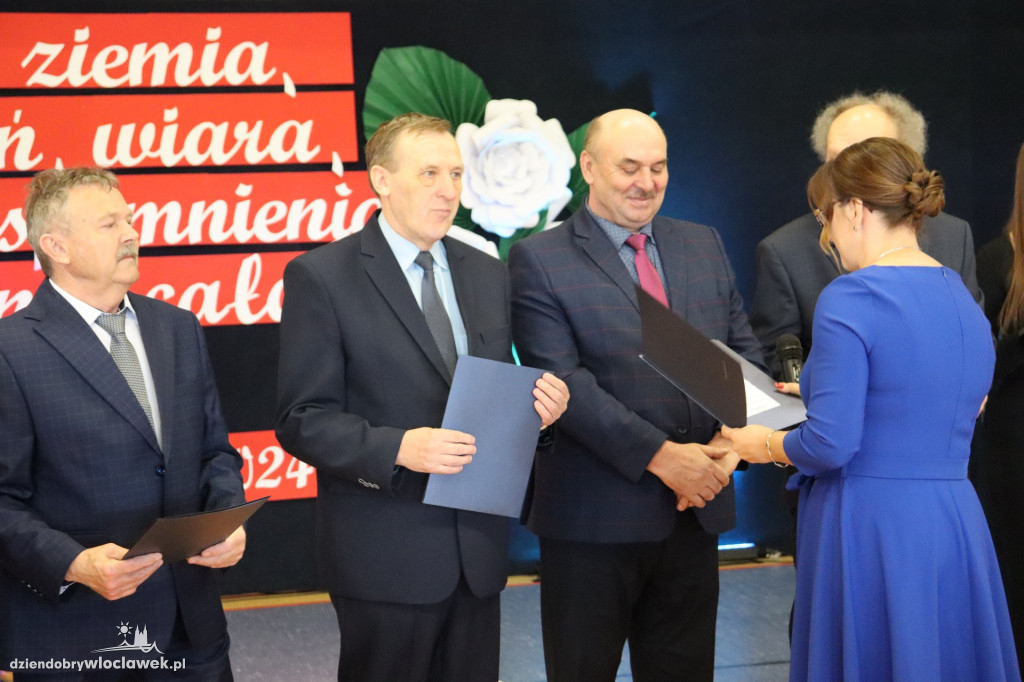 Nadanie imienia szkole podstawowej w Wilkowicach