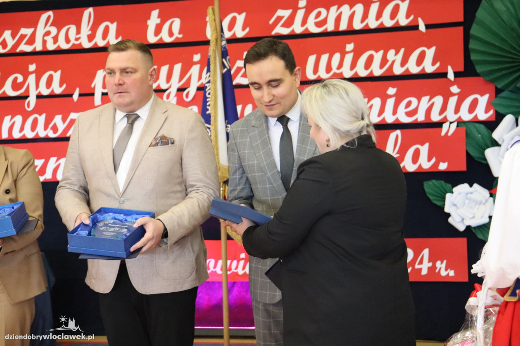 Nadanie imienia szkole podstawowej w Wilkowicach
