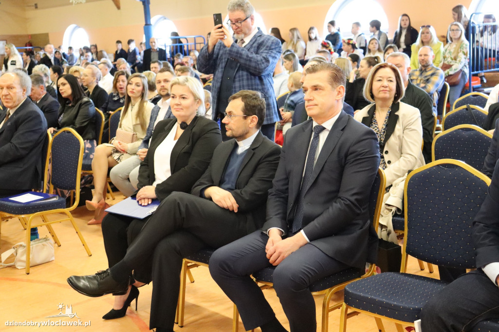 Nadanie imienia szkole podstawowej w Wilkowicach