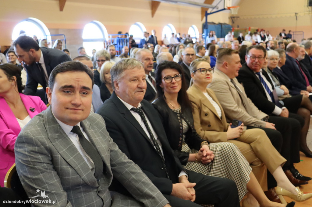 Nadanie imienia szkole podstawowej w Wilkowicach
