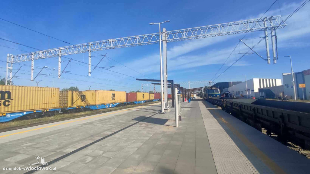 Trwa przebudowa peronu nr 2 na dworcu