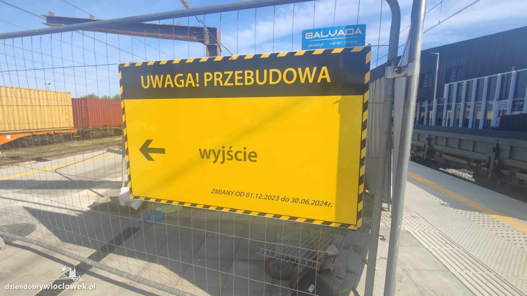 Trwa przebudowa peronu nr 2 na dworcu