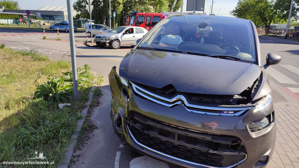 Zderzenie na skrzyżowaniu Zielnej i Papieżki