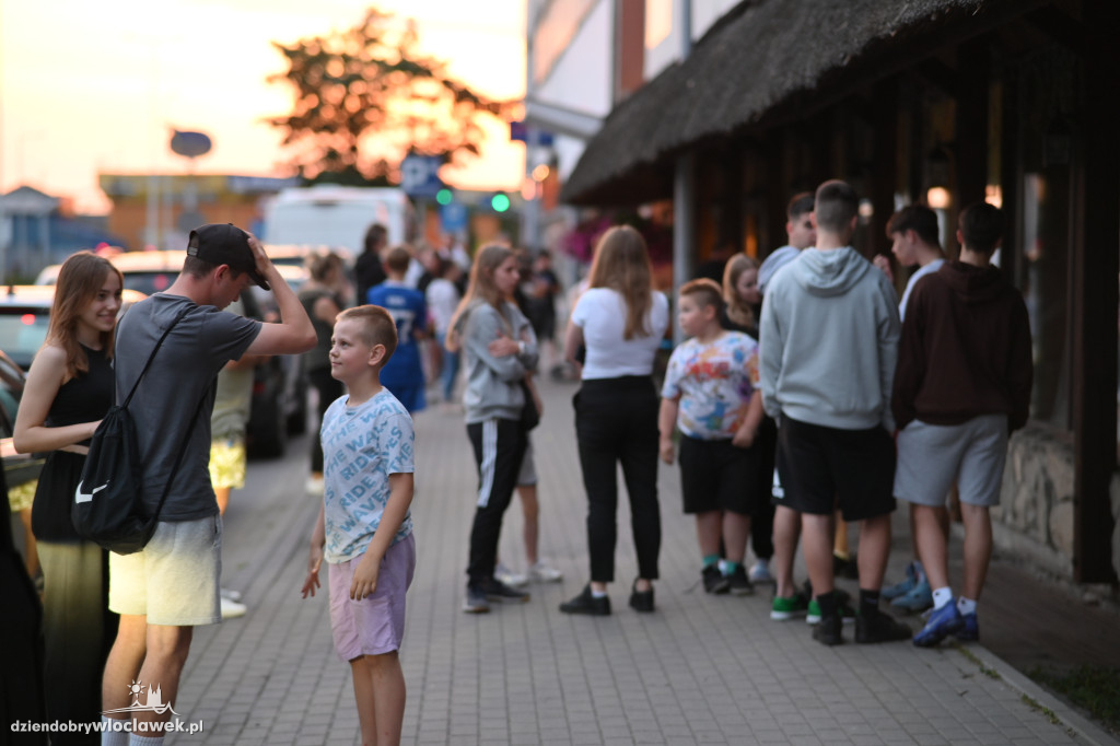 Tłumy po Karczmą Kujawską. Kolacja z Magdą Gessler