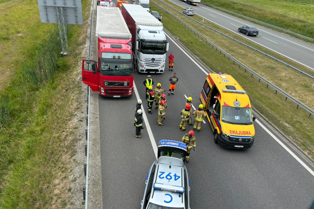 Mężczyzna skoczył z wiaduktu nad A1