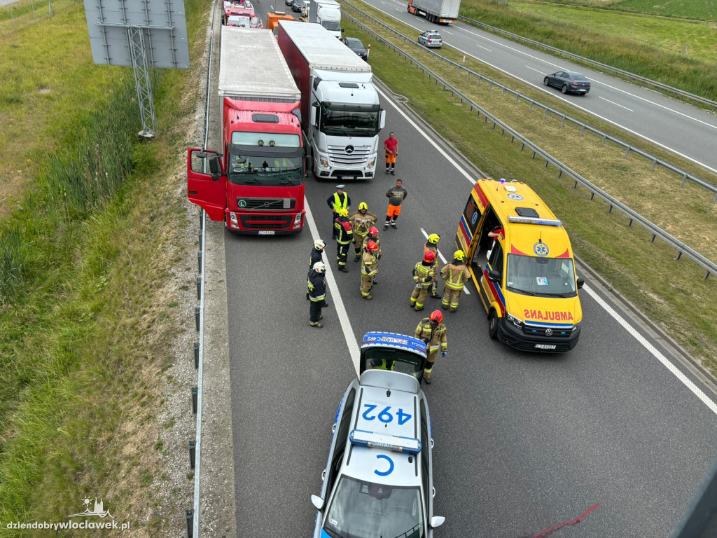 Mężczyzna skoczył z wiaduktu nad A1