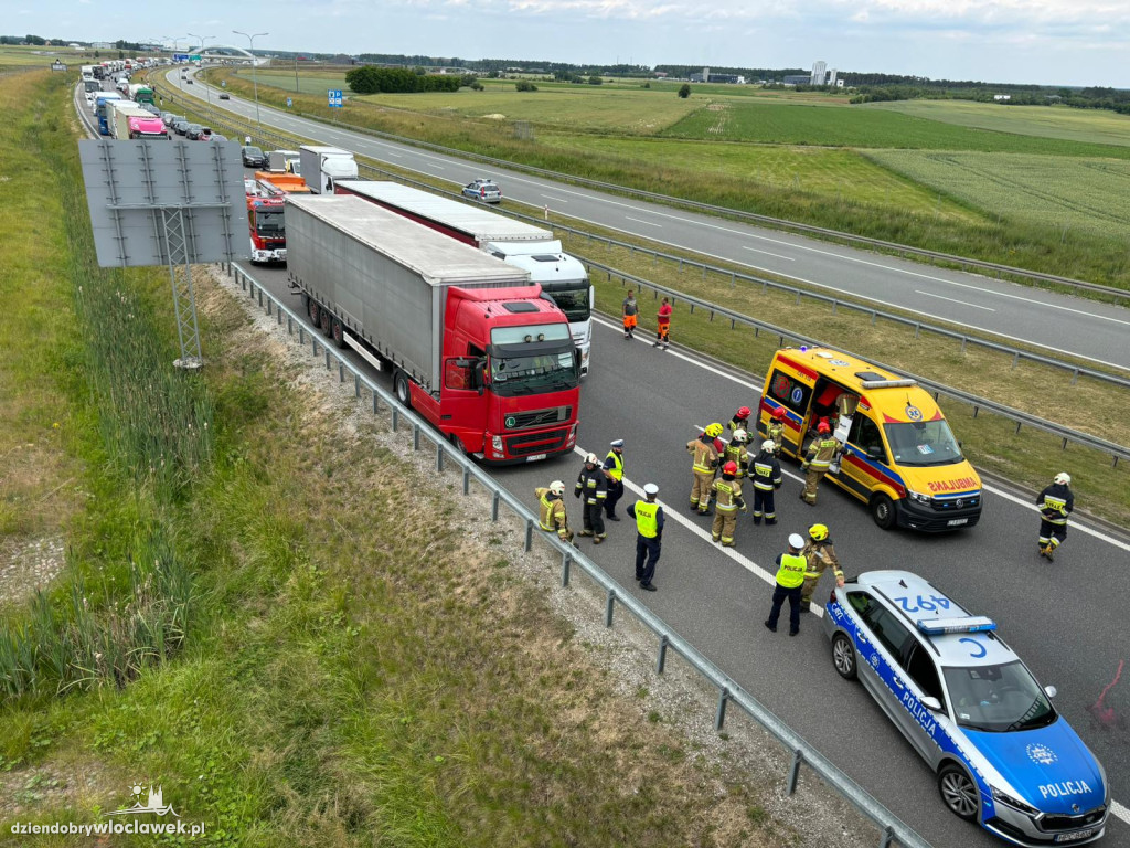 Mężczyzna skoczył z wiaduktu nad A1