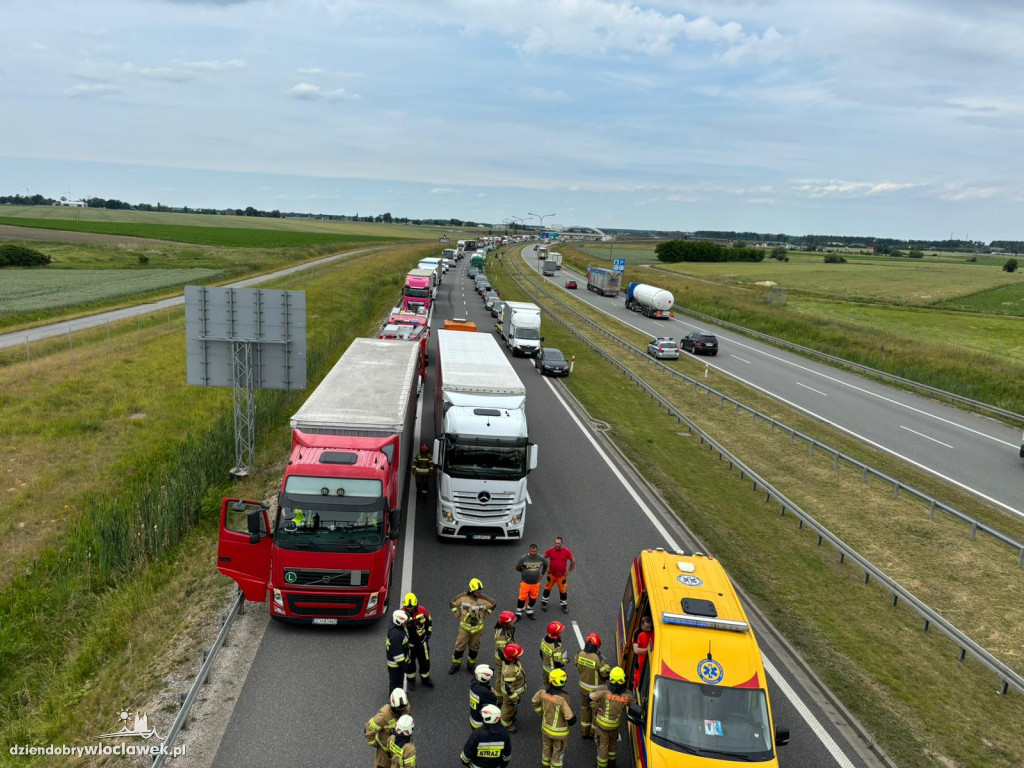Mężczyzna skoczył z wiaduktu nad A1