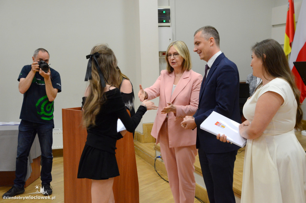 Wręczenie uczniom stypendiów Prezydenta Włocławka