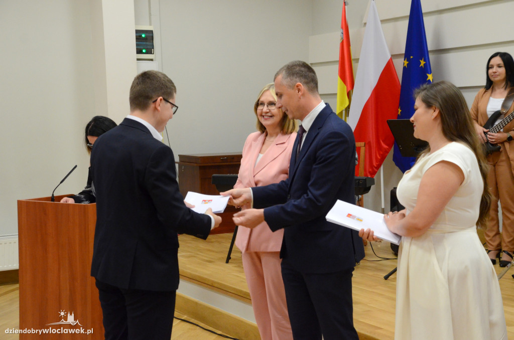 Wręczenie uczniom stypendiów Prezydenta Włocławka