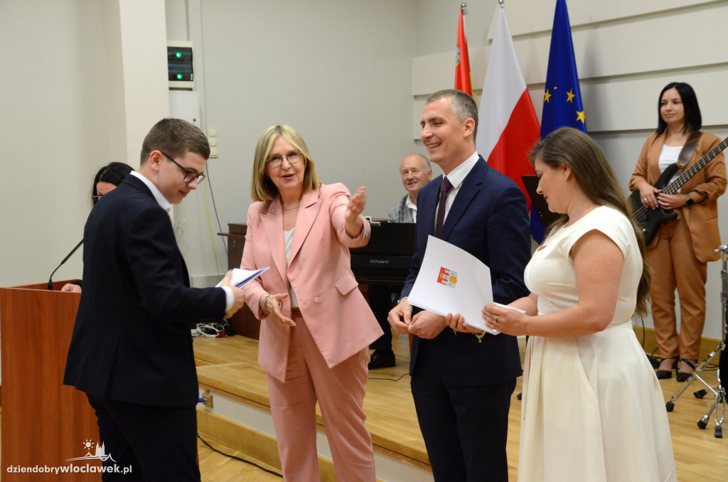 Wręczenie uczniom stypendiów Prezydenta Włocławka