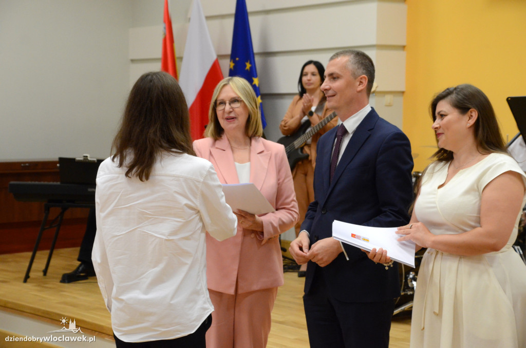 Wręczenie uczniom stypendiów Prezydenta Włocławka