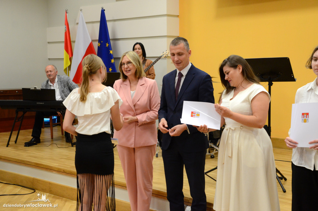 Wręczenie uczniom stypendiów Prezydenta Włocławka