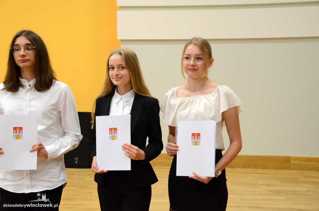Wręczenie uczniom stypendiów Prezydenta Włocławka