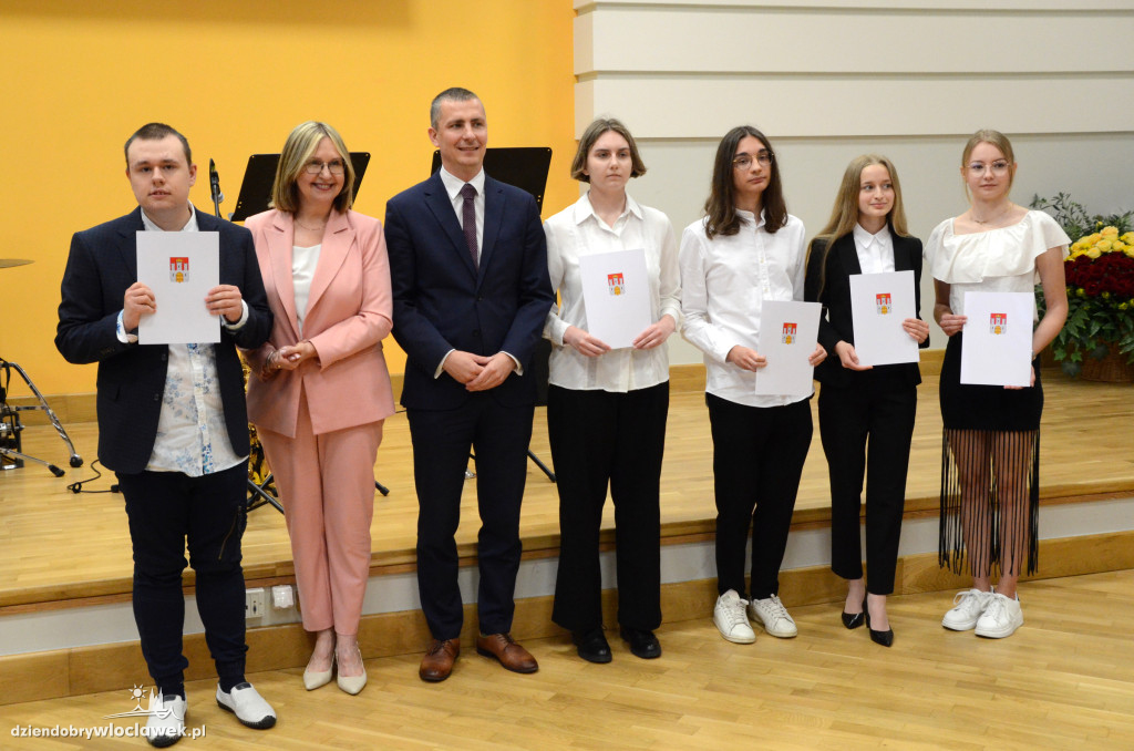 Wręczenie uczniom stypendiów Prezydenta Włocławka