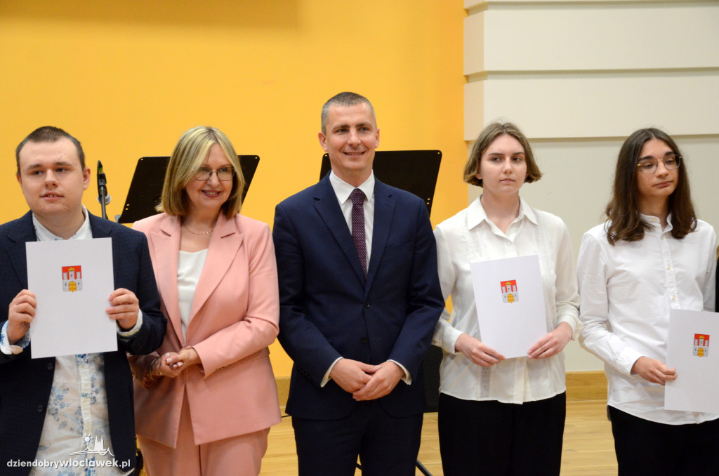 Wręczenie uczniom stypendiów Prezydenta Włocławka