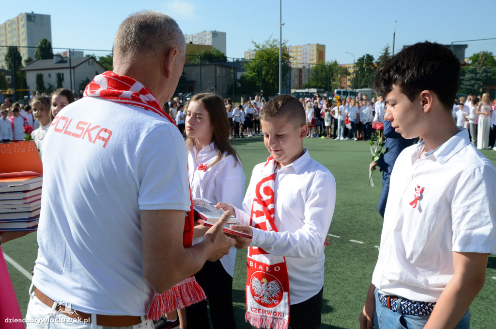 Biało-czerwone zakończenie roku w SP nr 20
