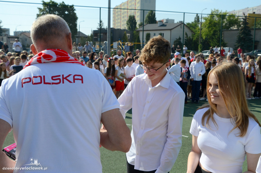 Biało-czerwone zakończenie roku w SP nr 20