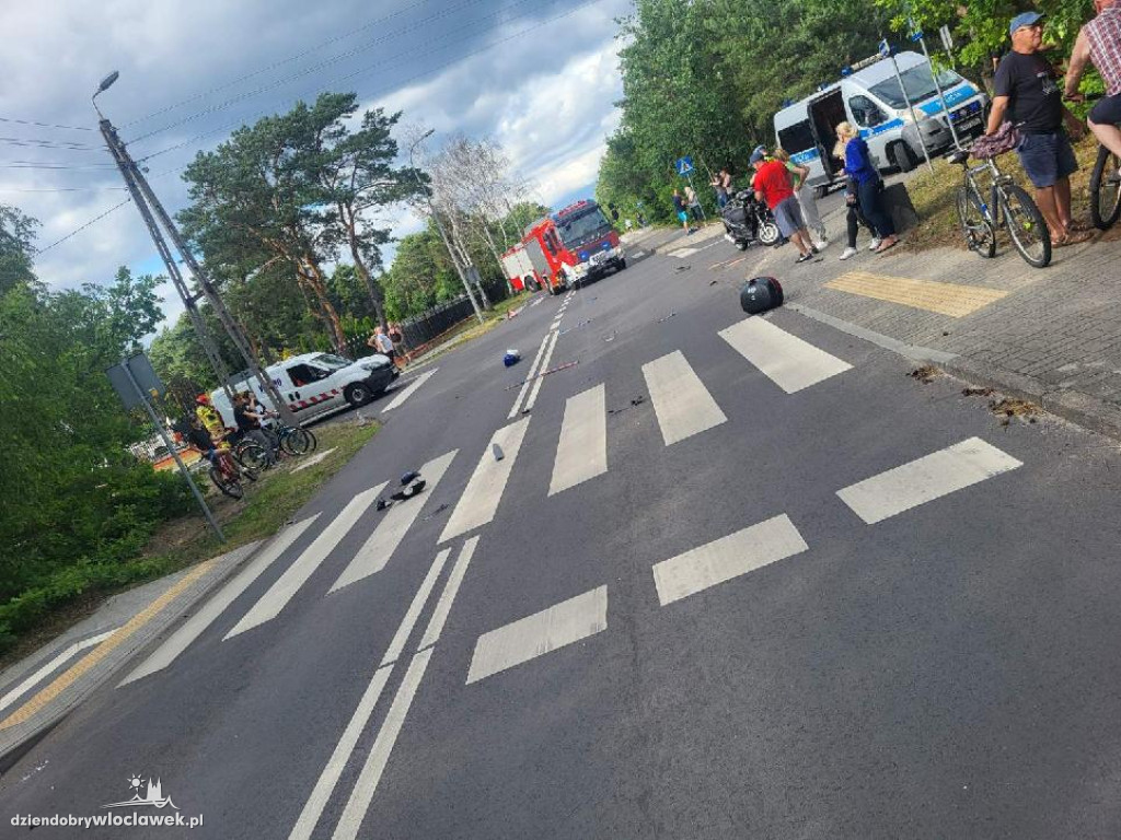 Skuter uderzył w samochód osobowy
