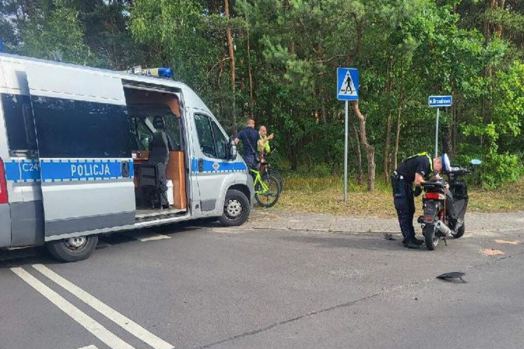 Skuter uderzył w samochód osobowy