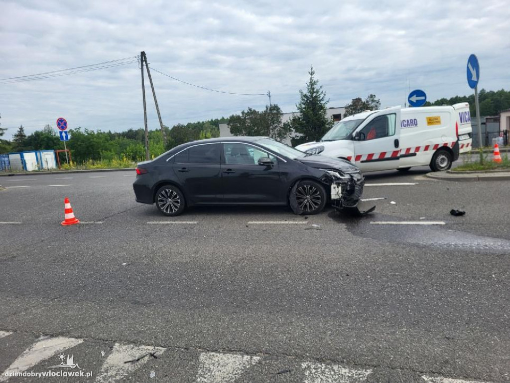 Zderzenie opla i toyoty na Toruńskiej