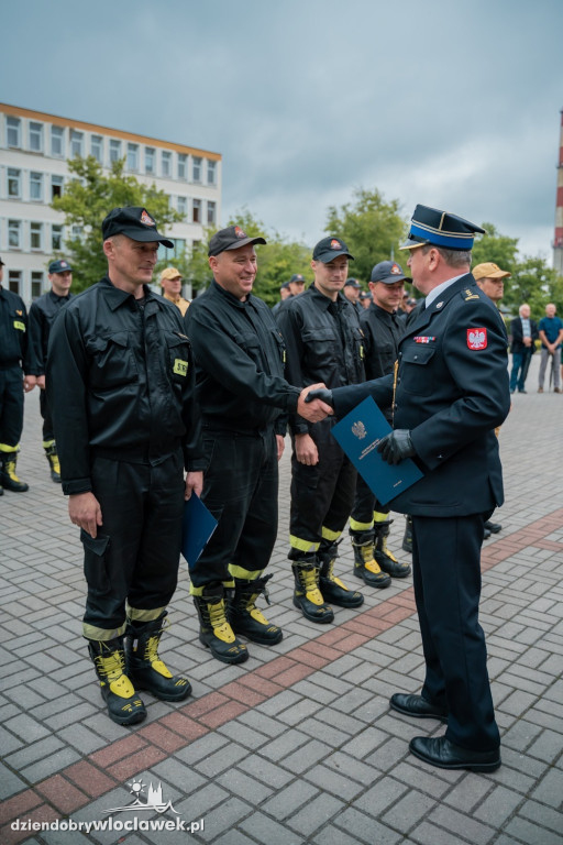 Zmiana służby i ślubowanie strażaków PSP Włocławek