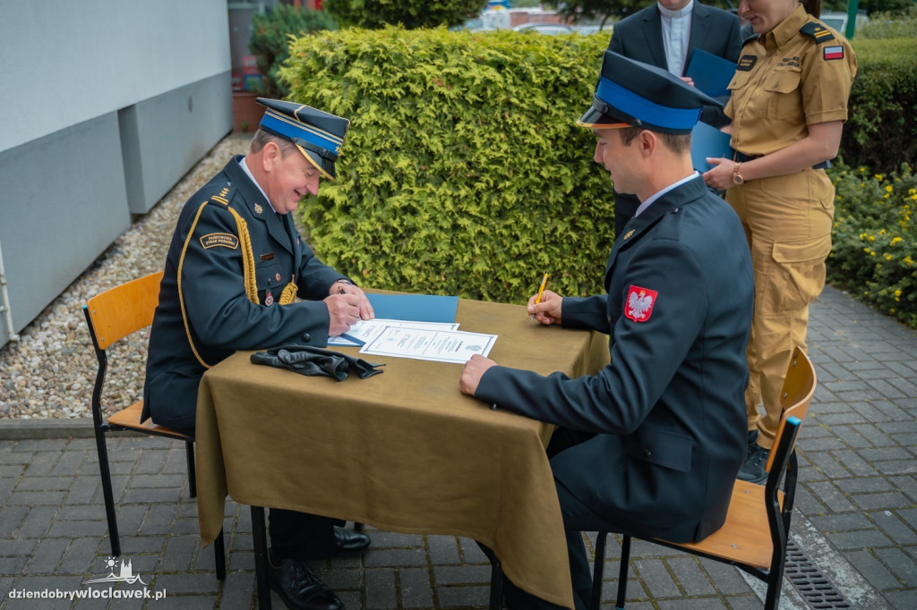 Zmiana służby i ślubowanie strażaków PSP Włocławek
