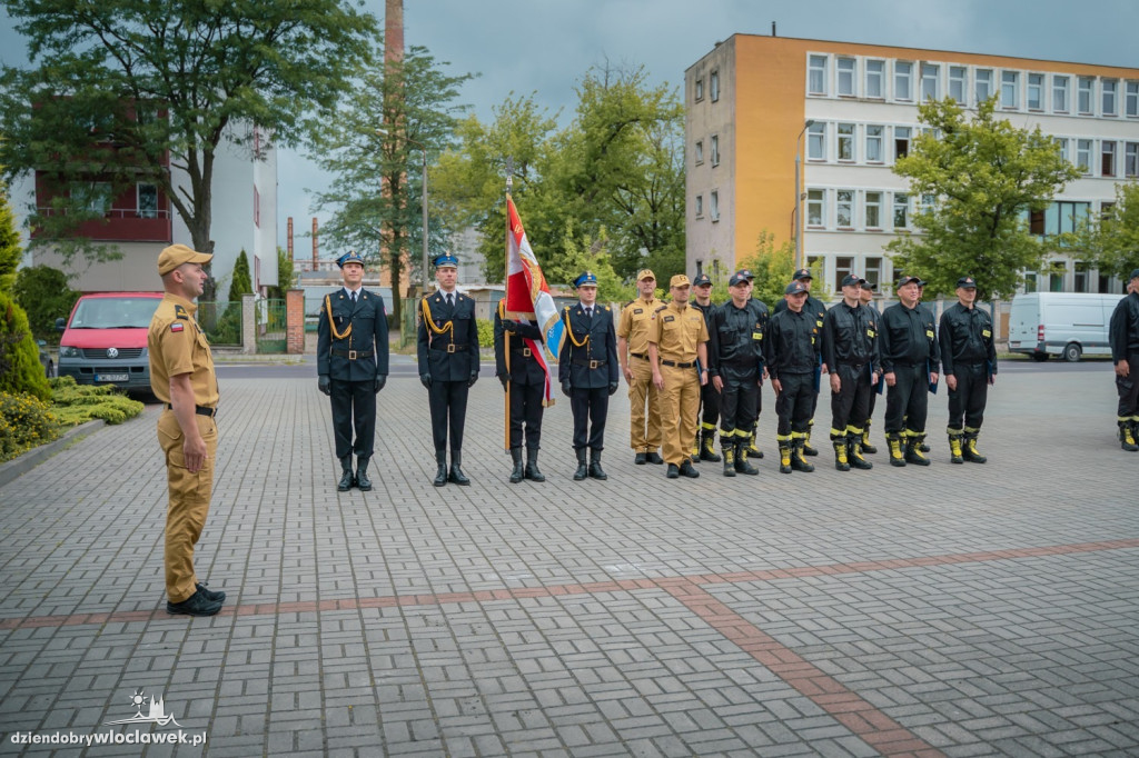 Zmiana służby i ślubowanie strażaków PSP Włocławek